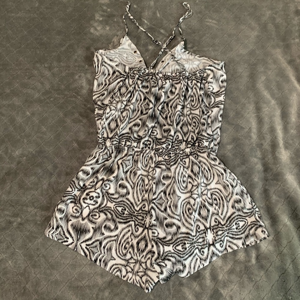 Black White Romper - image 5